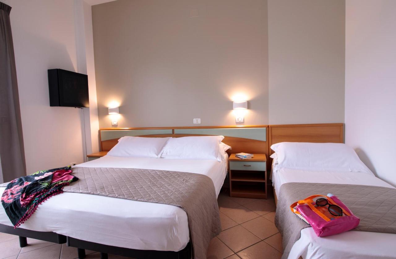 Hotel Holland Rimini Exterior photo
