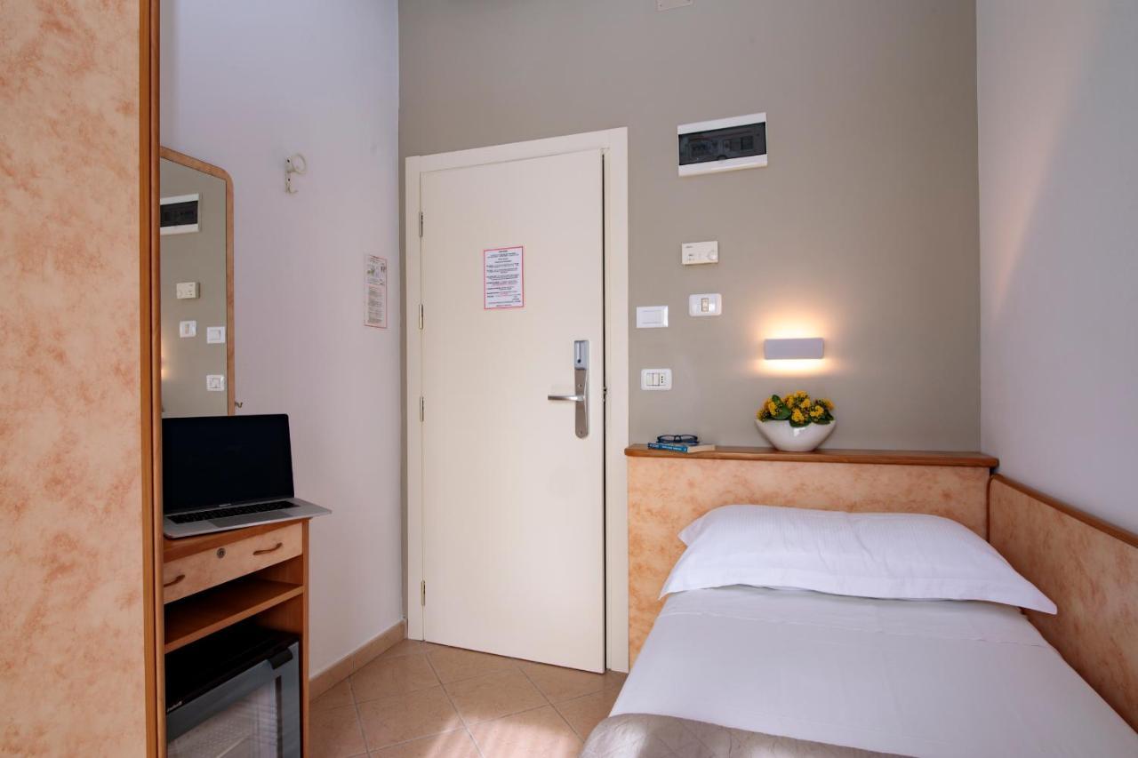 Hotel Holland Rimini Exterior photo