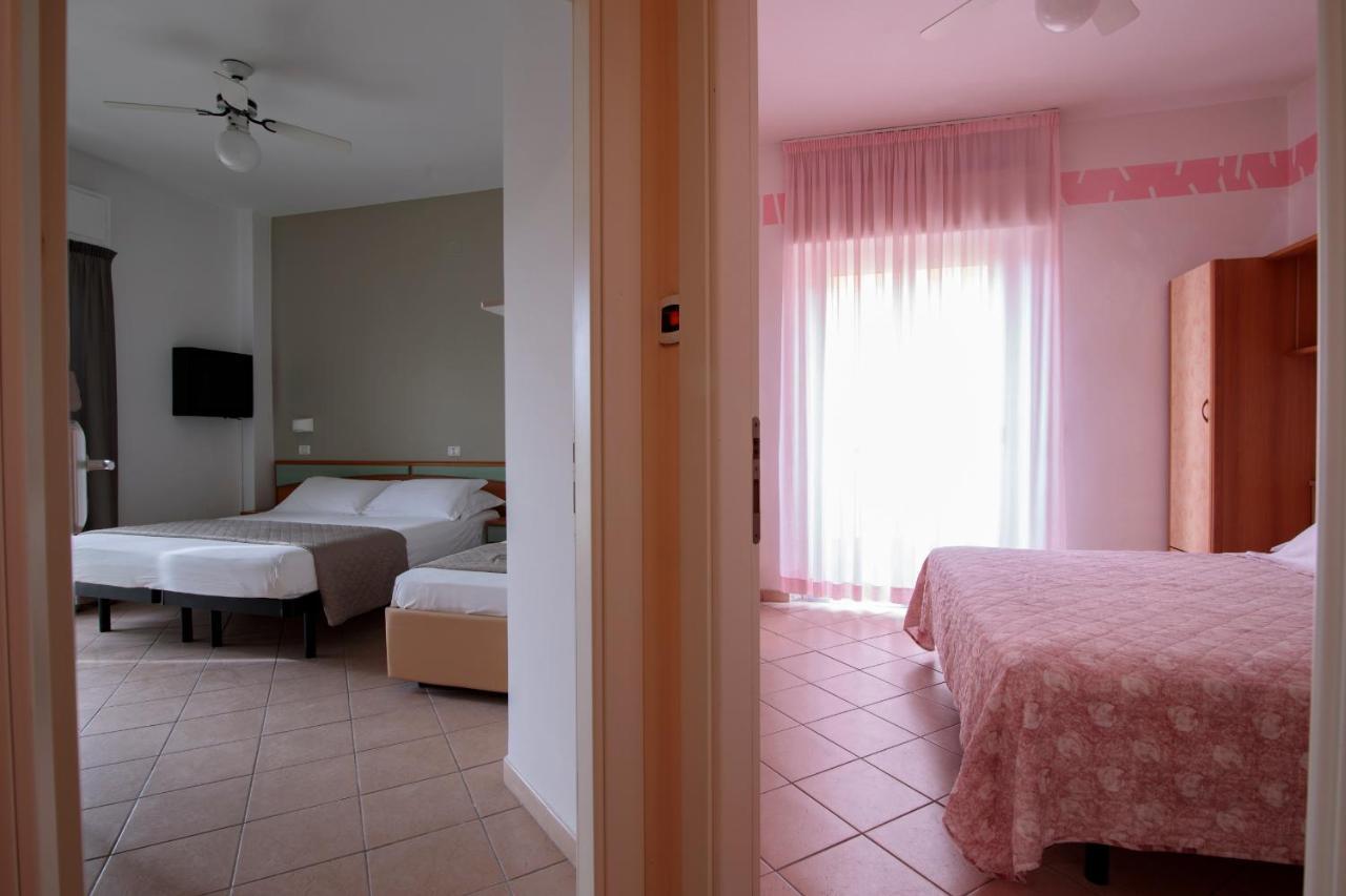 Hotel Holland Rimini Exterior photo